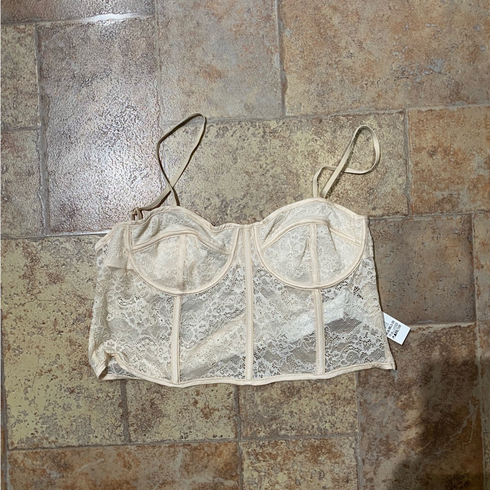 Crop top bustier with lace